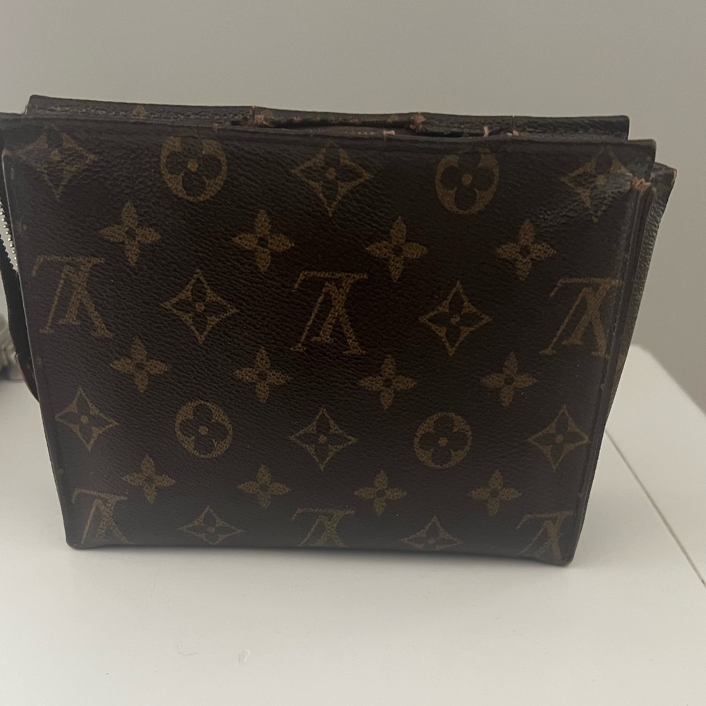 LOUIS VUITTON Monogram Poche Toilette 19 Pouch Makeup Cosmetic Second Bag Unisex